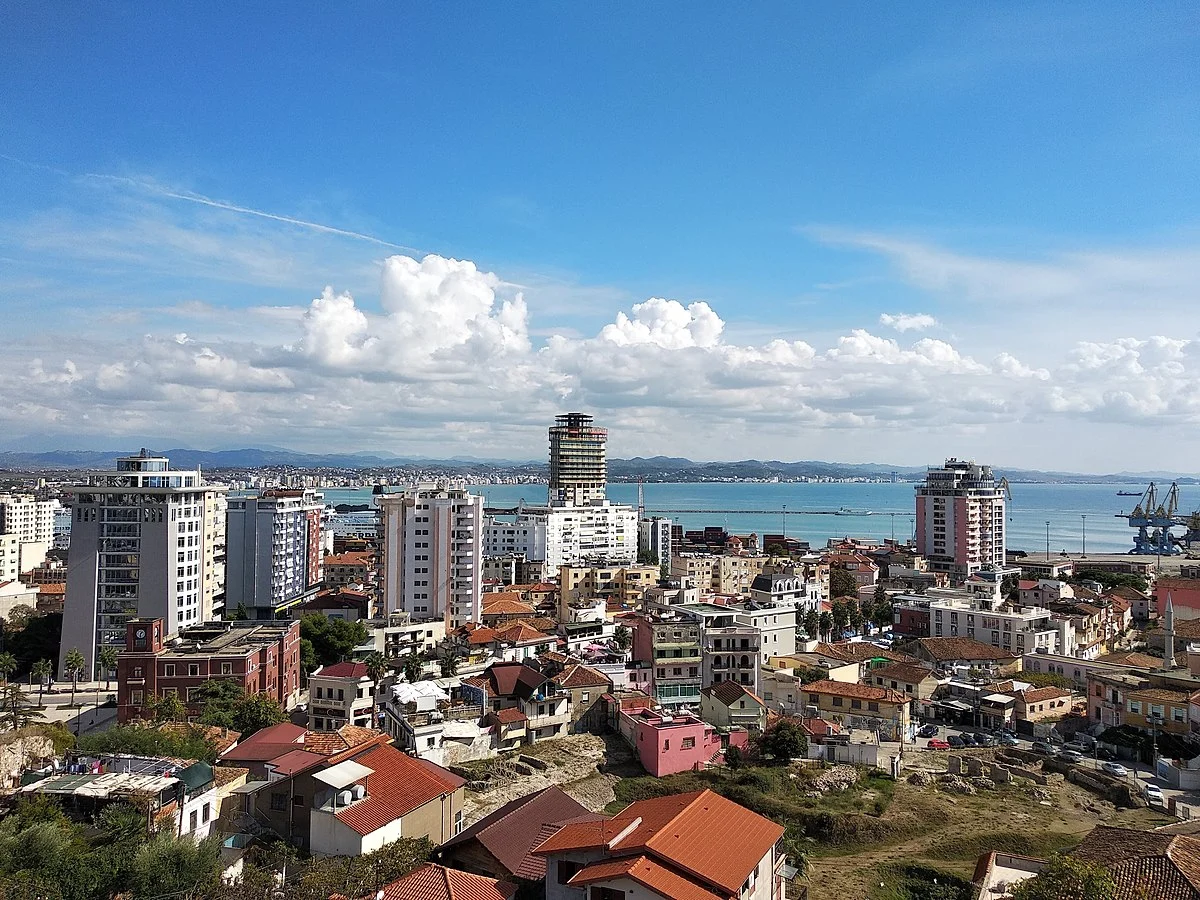 Durrës, gesehen vom Turm der Burg