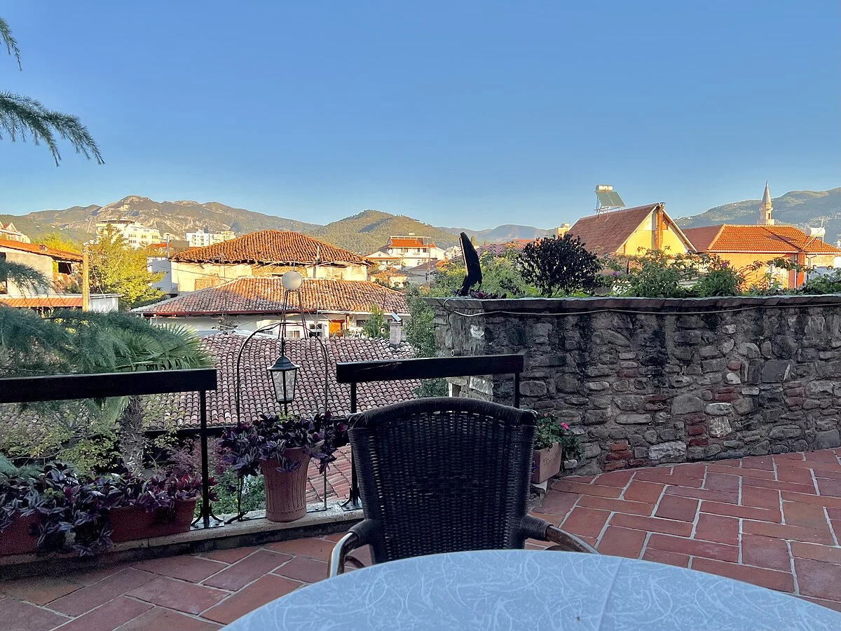 Morgenblick von einer Terrasse in Elbasan