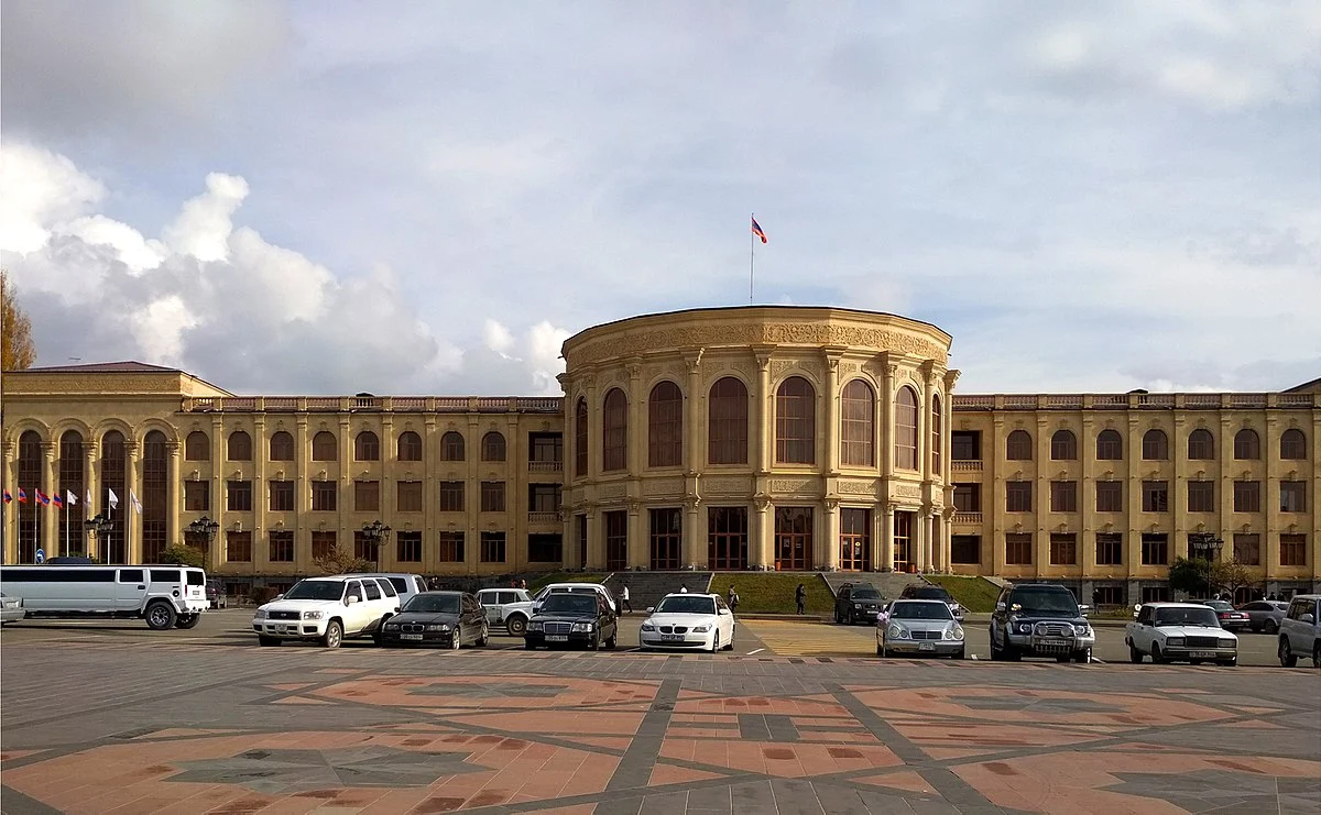 Das Rathaus von Gjumri