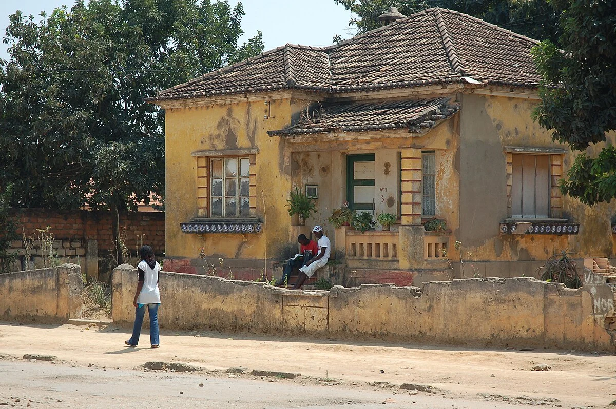 Gebäude in Huambo