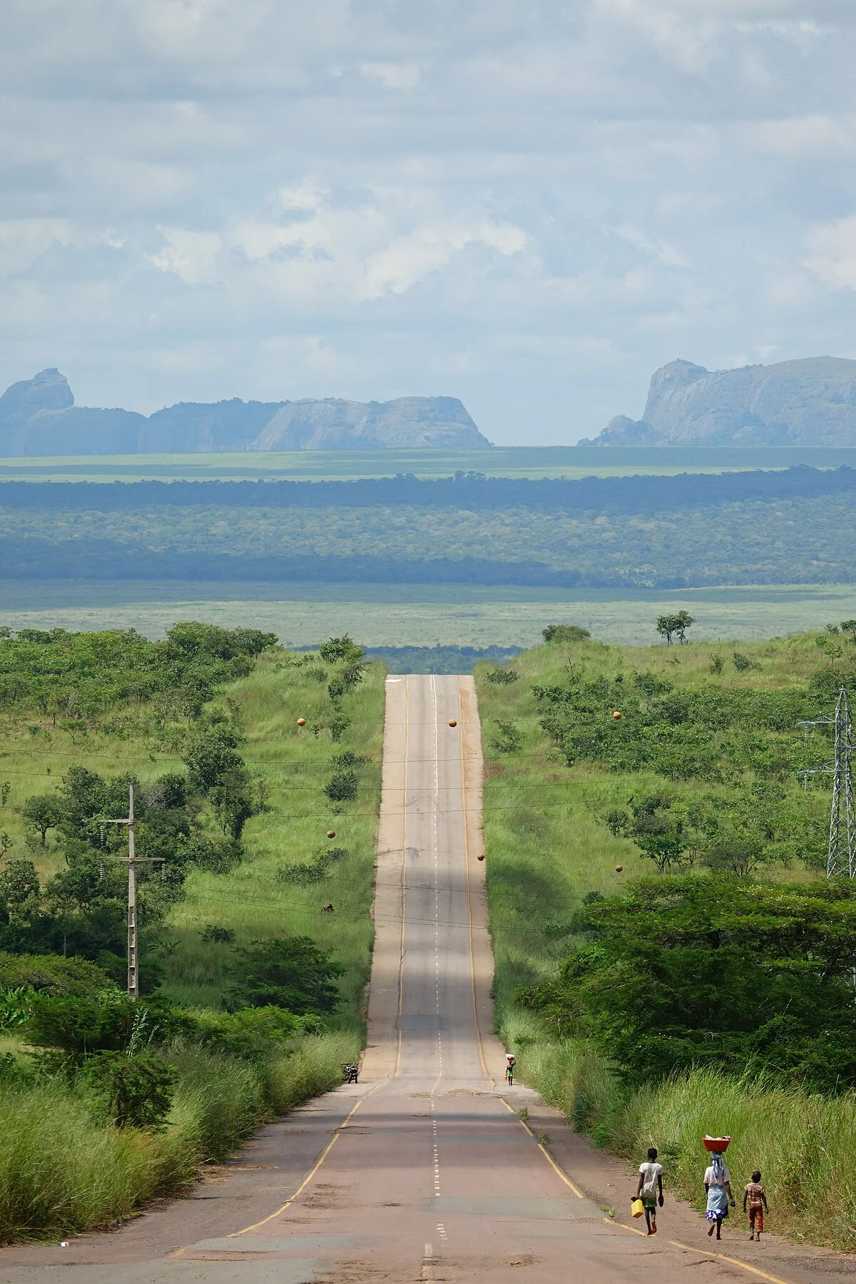Straße bei den Pedras Negras von Pungo Andongo