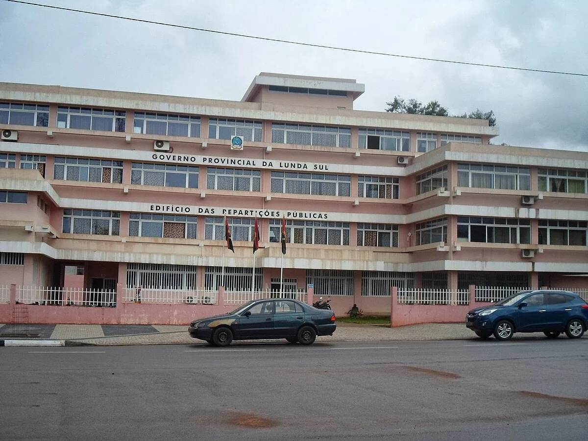 Behördengebäude in Saurimo