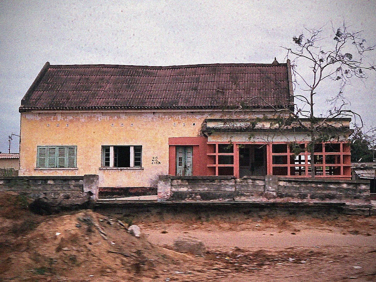 Altes portugiesisches Kolonialhaus in Soyo