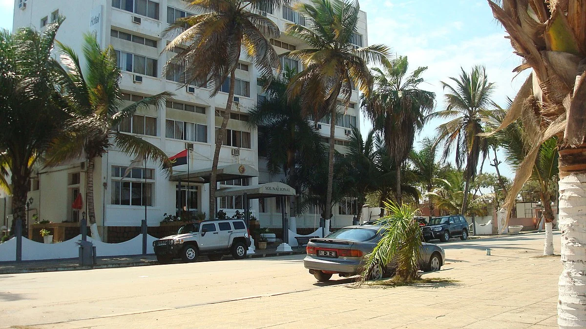 Das Hotel Sol Nacional an der Küstenstraße in Sumbe
