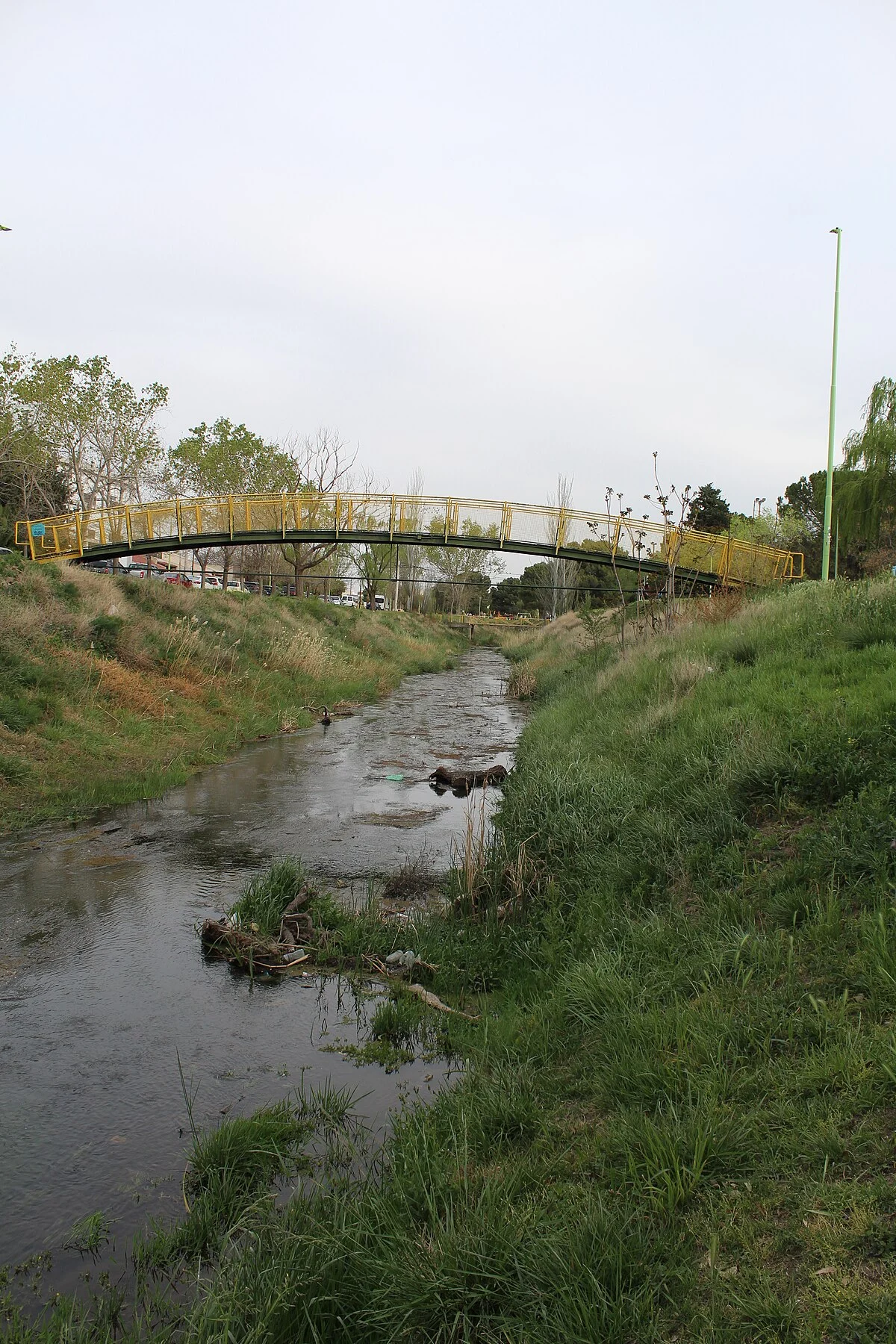 Der Arroyo Napostá Grande in der Stadt