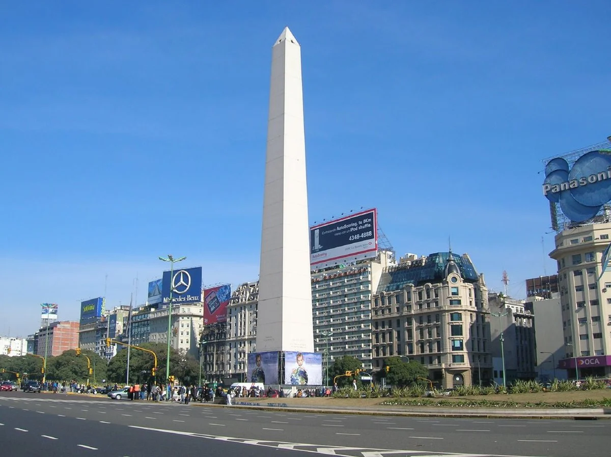 Der Obelisk an der Plaza de la República in Buenos Aires