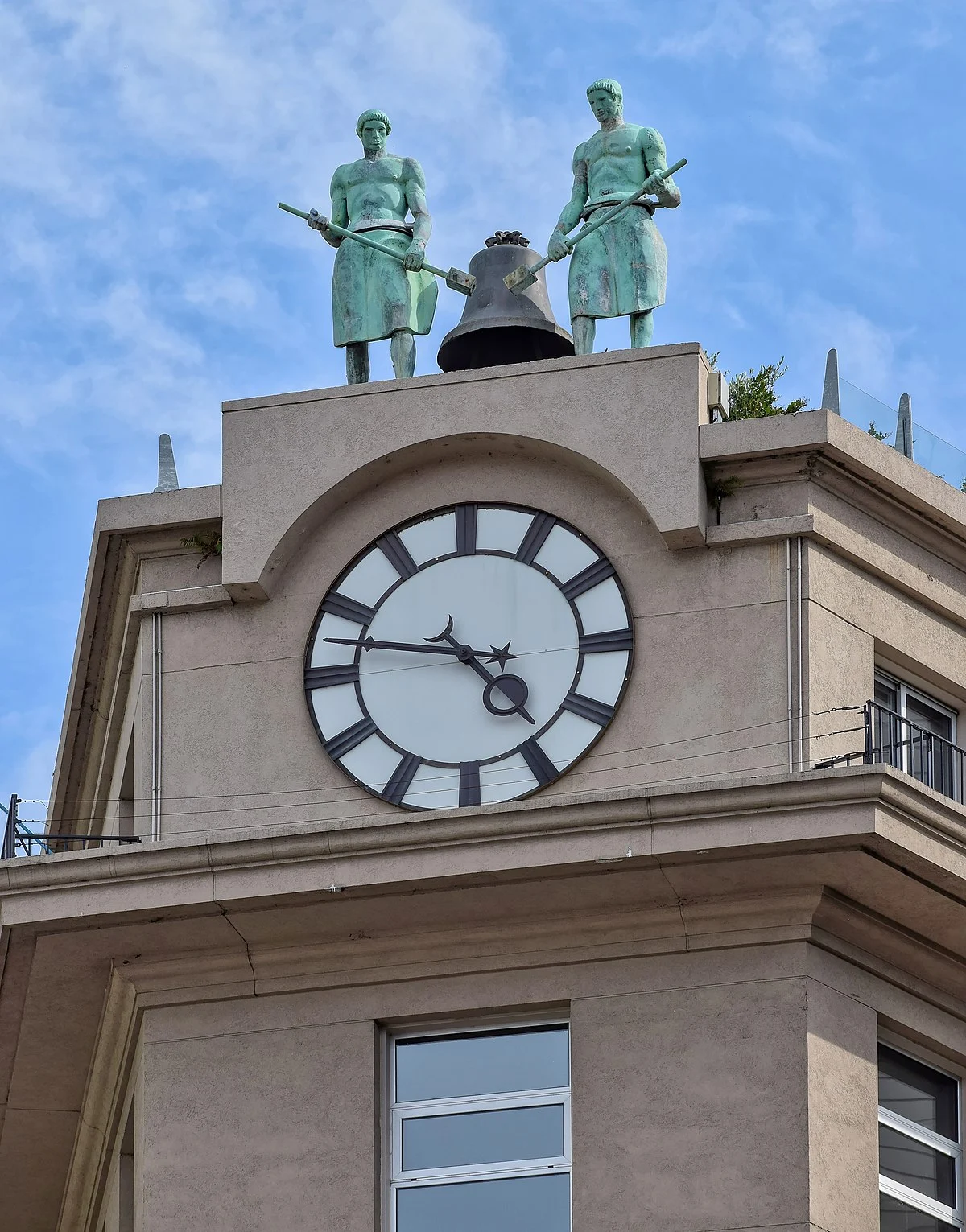 Uhr am Stadtratsgebäude von Buenos Aires