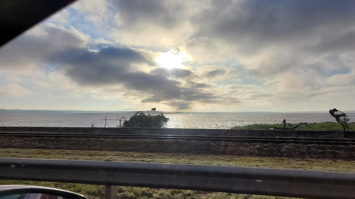 Sonnenaufgang über dem Paraná in Posadas