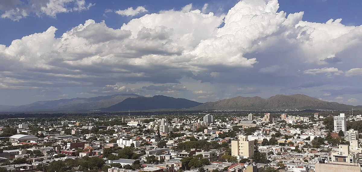 Blick über San Luis aus einem Hochhaus