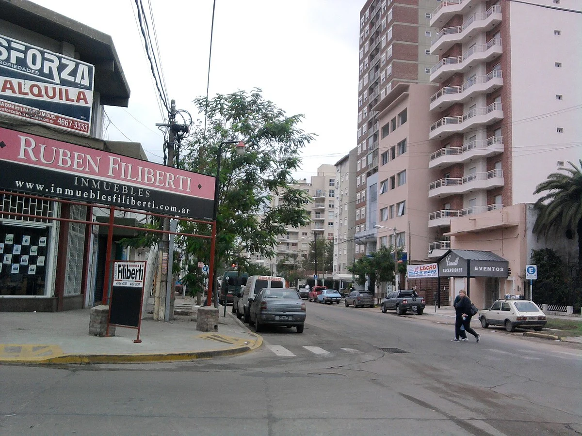 Die Calle Domingo Sarmiento in San Miguel