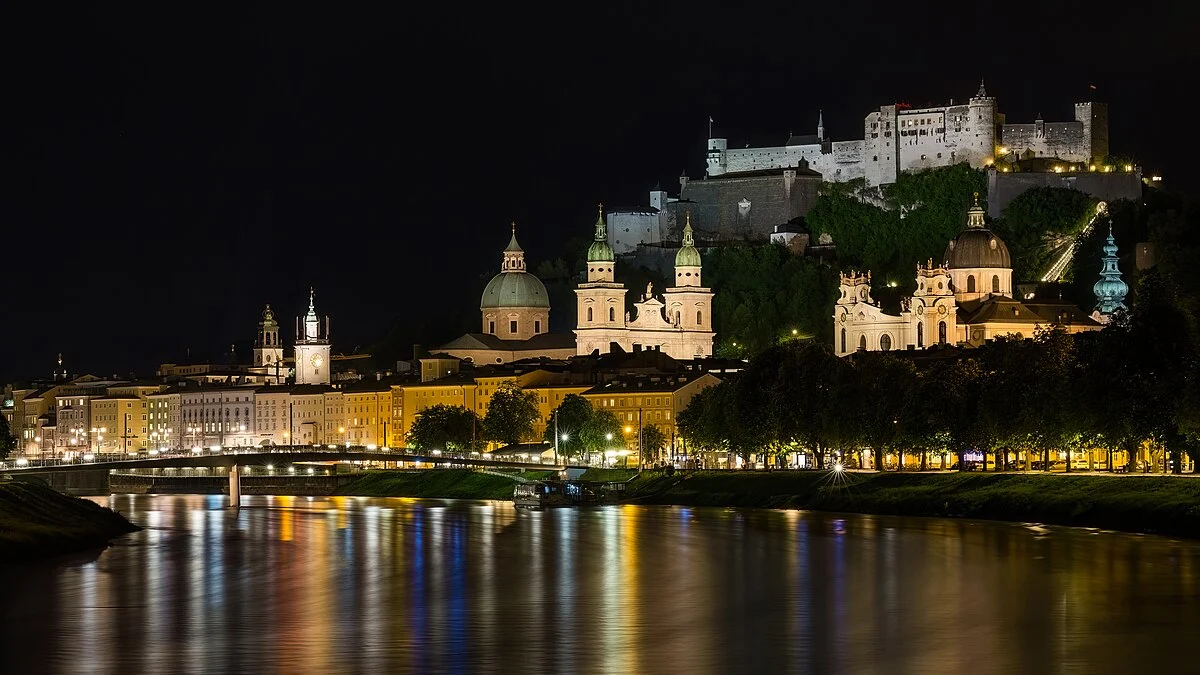Salzburg bei Nacht an der Salzach