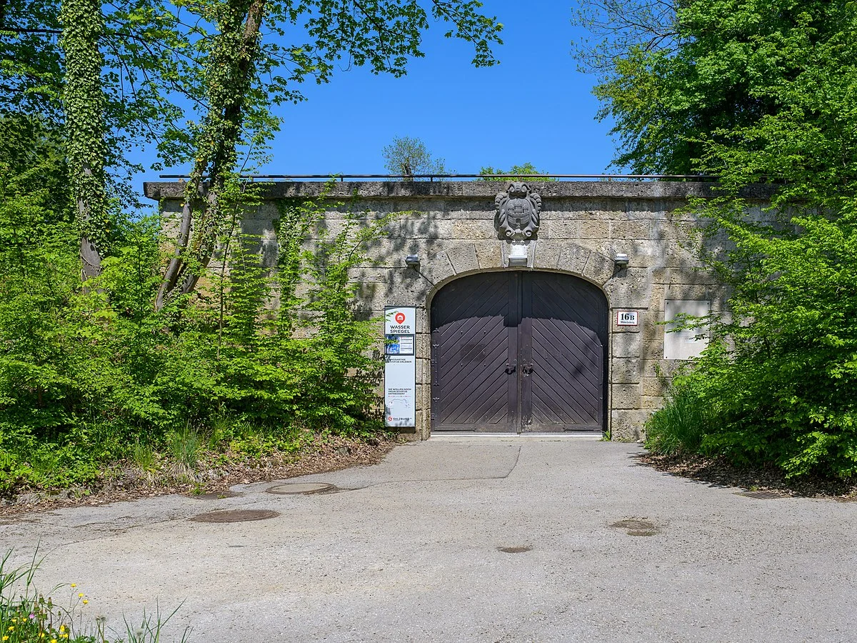 Das Museum Wasser.Spiegel Erlebnis Technik am Mönchsberg ist Teil eines Hochbehälters der Salzburger Trinkwasserversorgung.