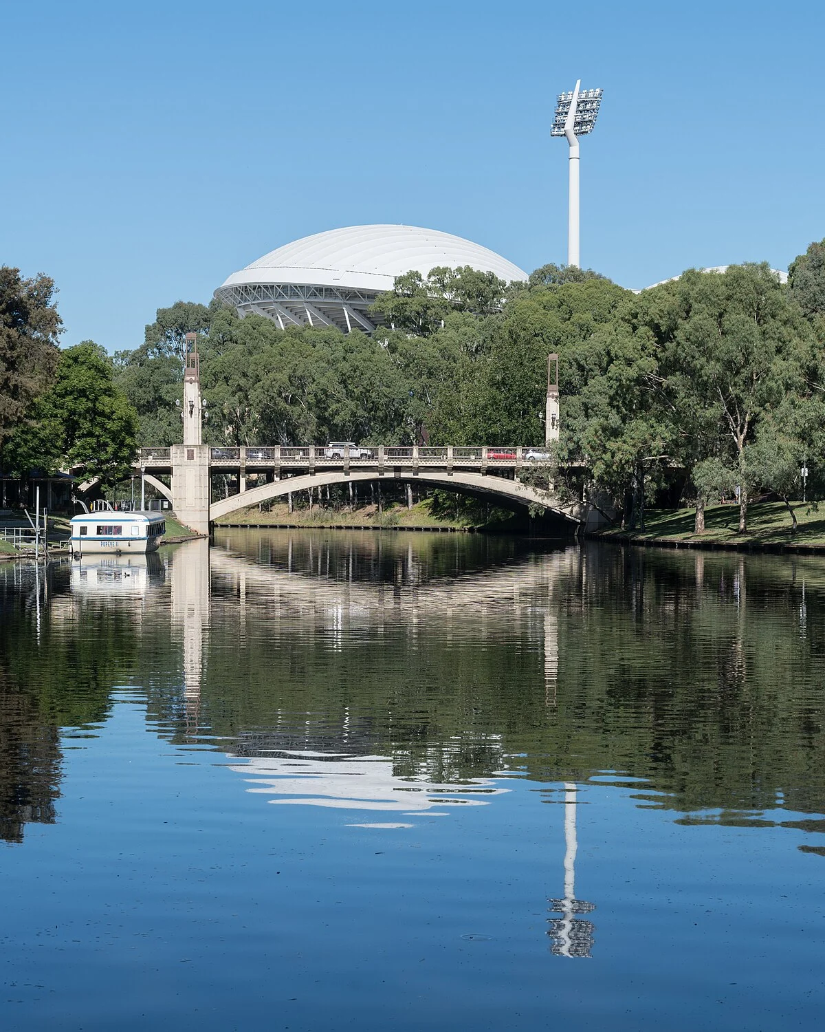 Der River Torrens und die City Bridge in Adelaide