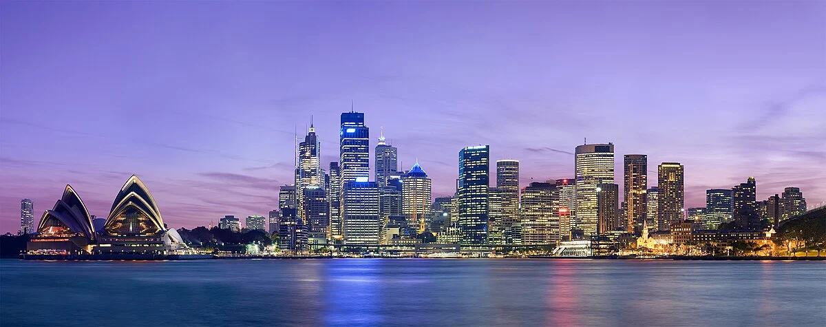 Blick auf die Skyline von Sydney wie er sich von Kirribilli über Sydney Harbour zeigt.