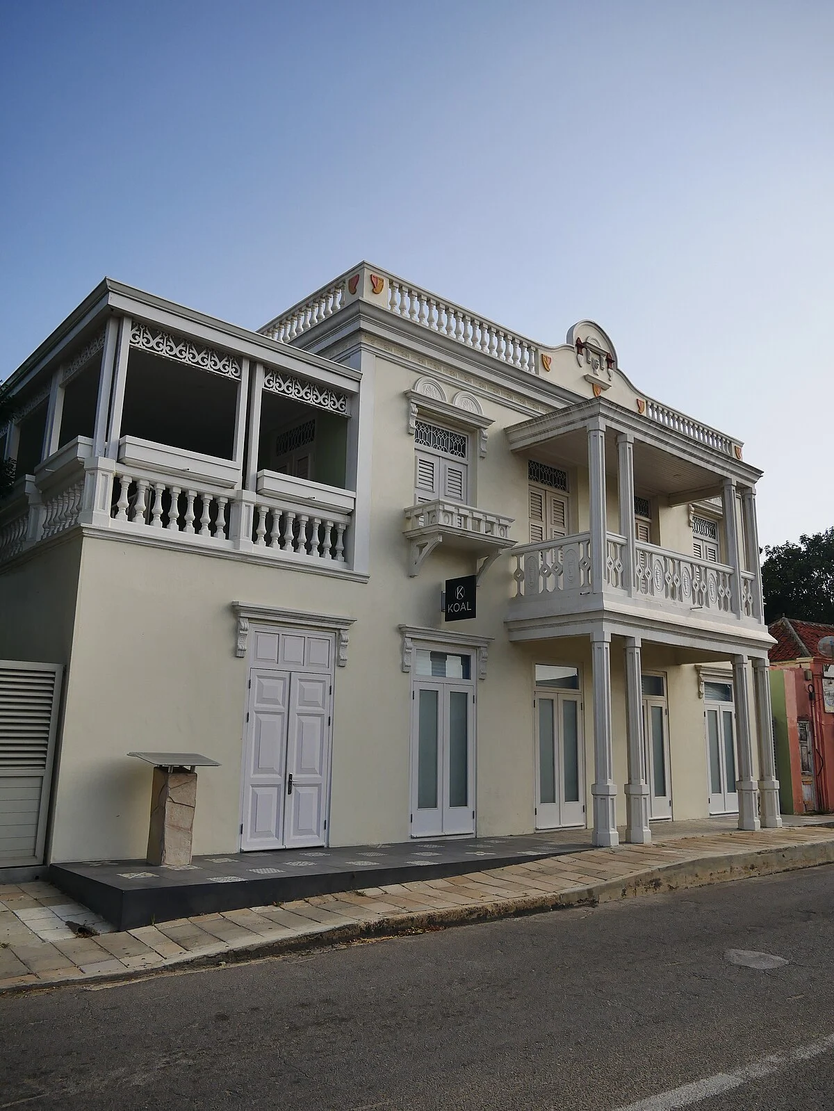 Der Steenweg in Oranjestad