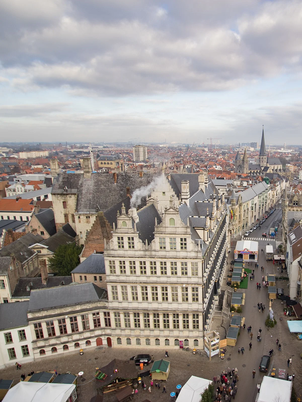 Das Rathaus von Gent, gesehen vom Belfried