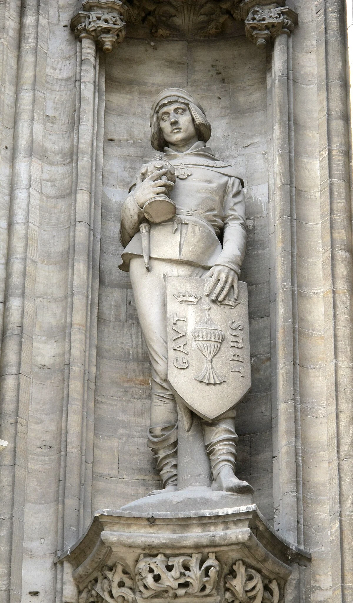 Statue am Rathaus von Gent