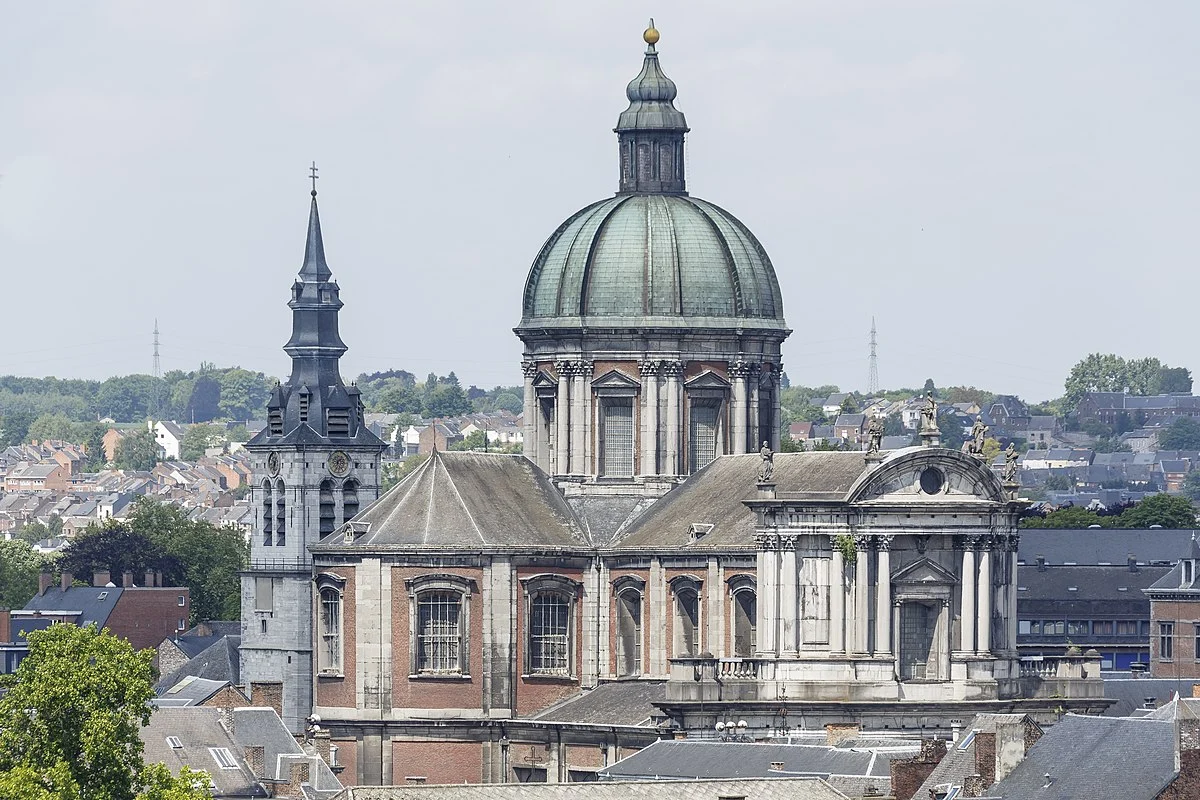Die Kathedrale Saint-Aubain, gesehen von der Zitadelle
