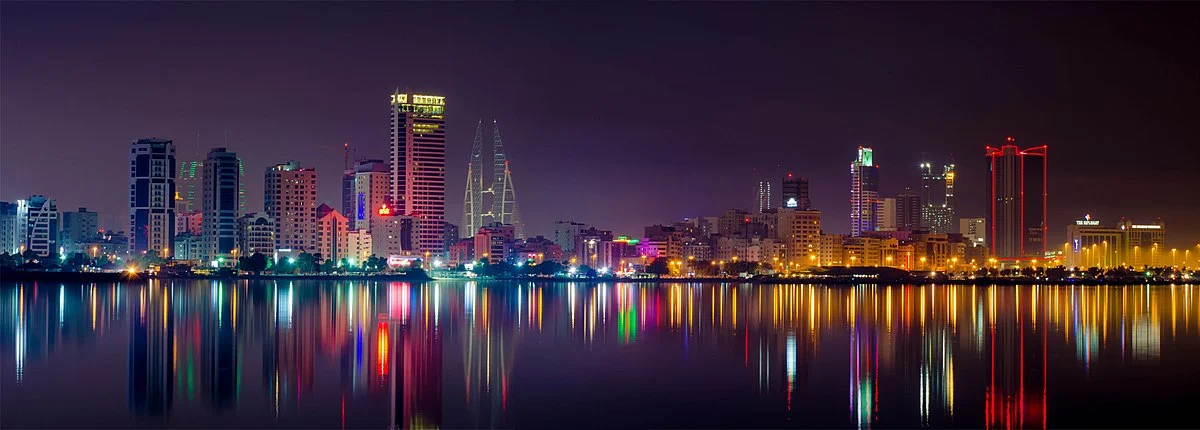 Manama bei Nacht