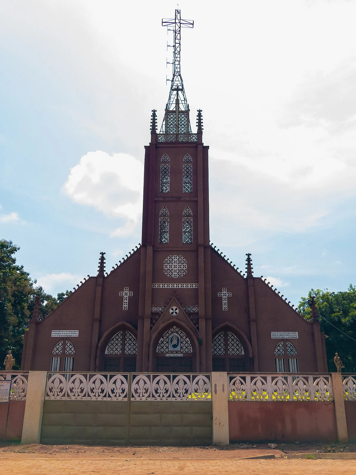 Die Kathedrale St. Peter und Paul in Abomey
