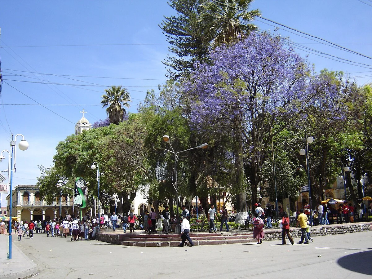 Die Plaza 15 de Agosto in Quillacollo