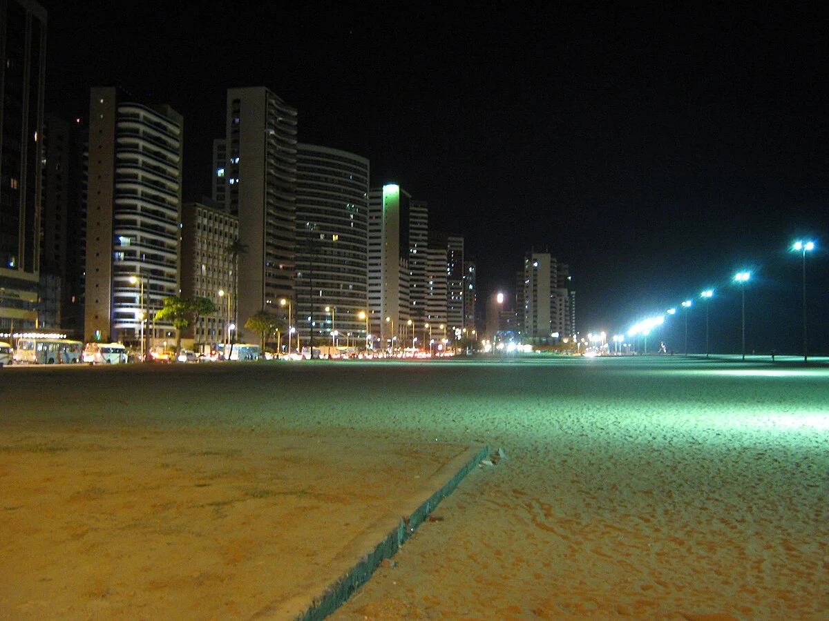 Der Strand Praia de Iracema in Fortaleza
