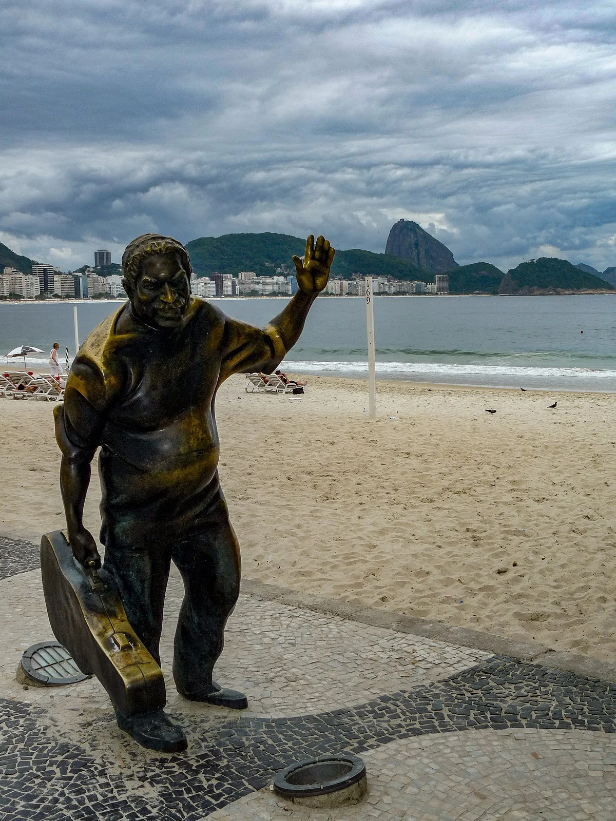 Statue von Dorival Caymmi an der Copacabana