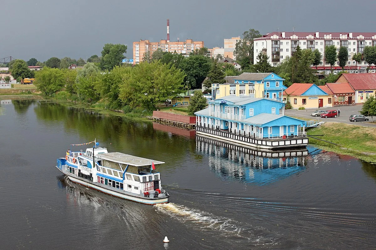 Blick von der Brücke über die Pina in Pinsk