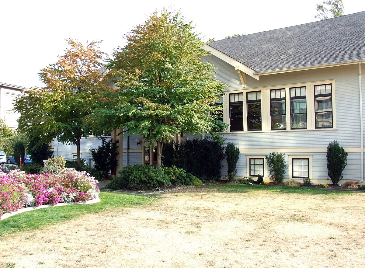 Die alte Kingsway East School in Burnaby