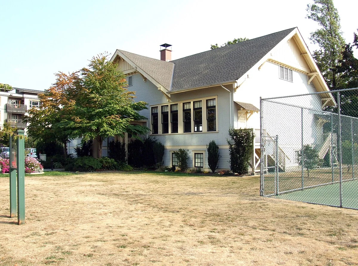 Die alte Kingsway East School in Burnaby