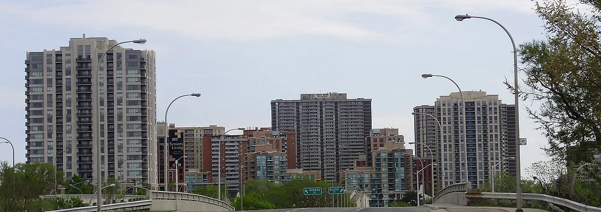 Die Skyline von Etobicoke an der Bloor Street