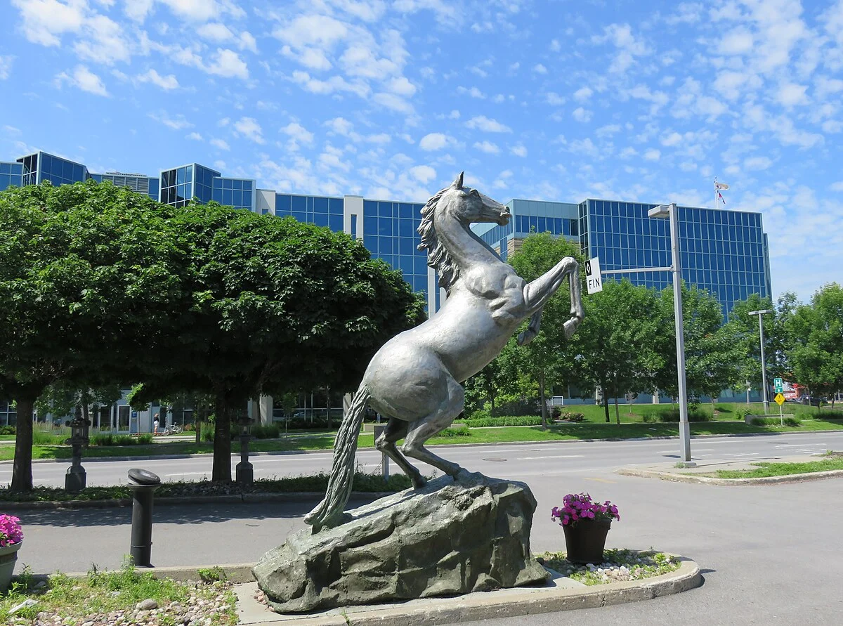 Die Place Laval am Boulevard Saint-Martin