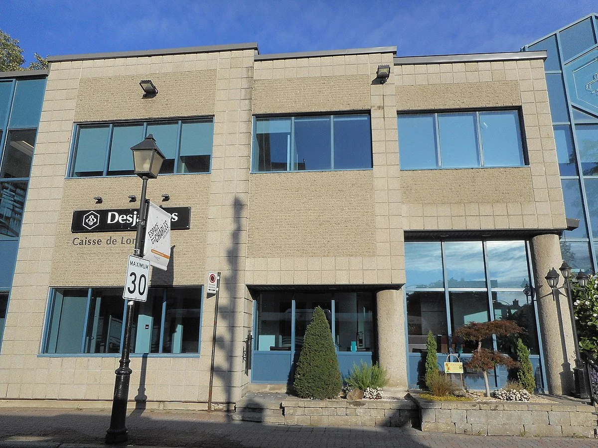 Die Caisse Desjardins in der Rue Saint-Charles in Longueuil