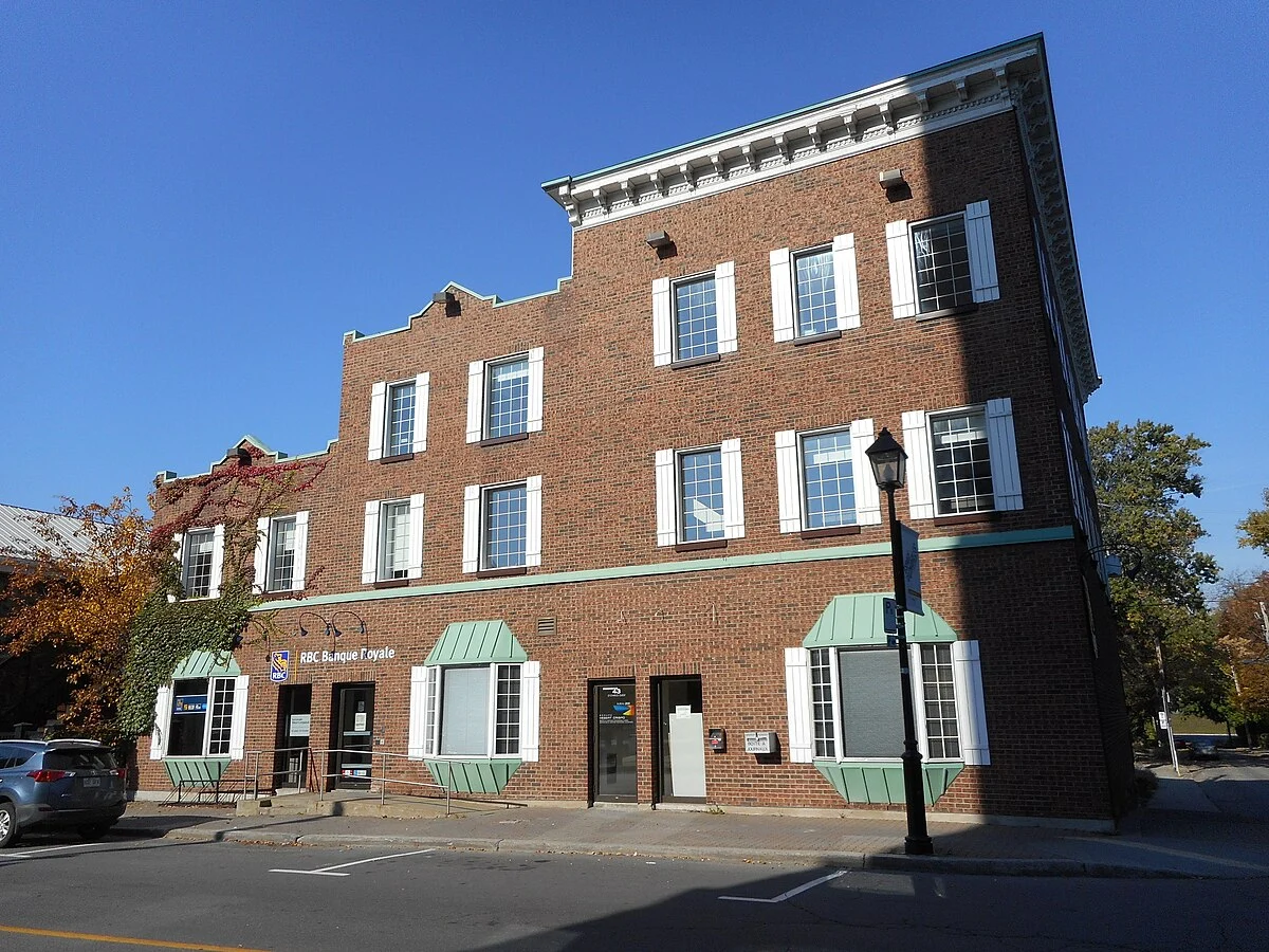 Historisches Bankgebäude in der Rue Saint-Charles in Longueuil