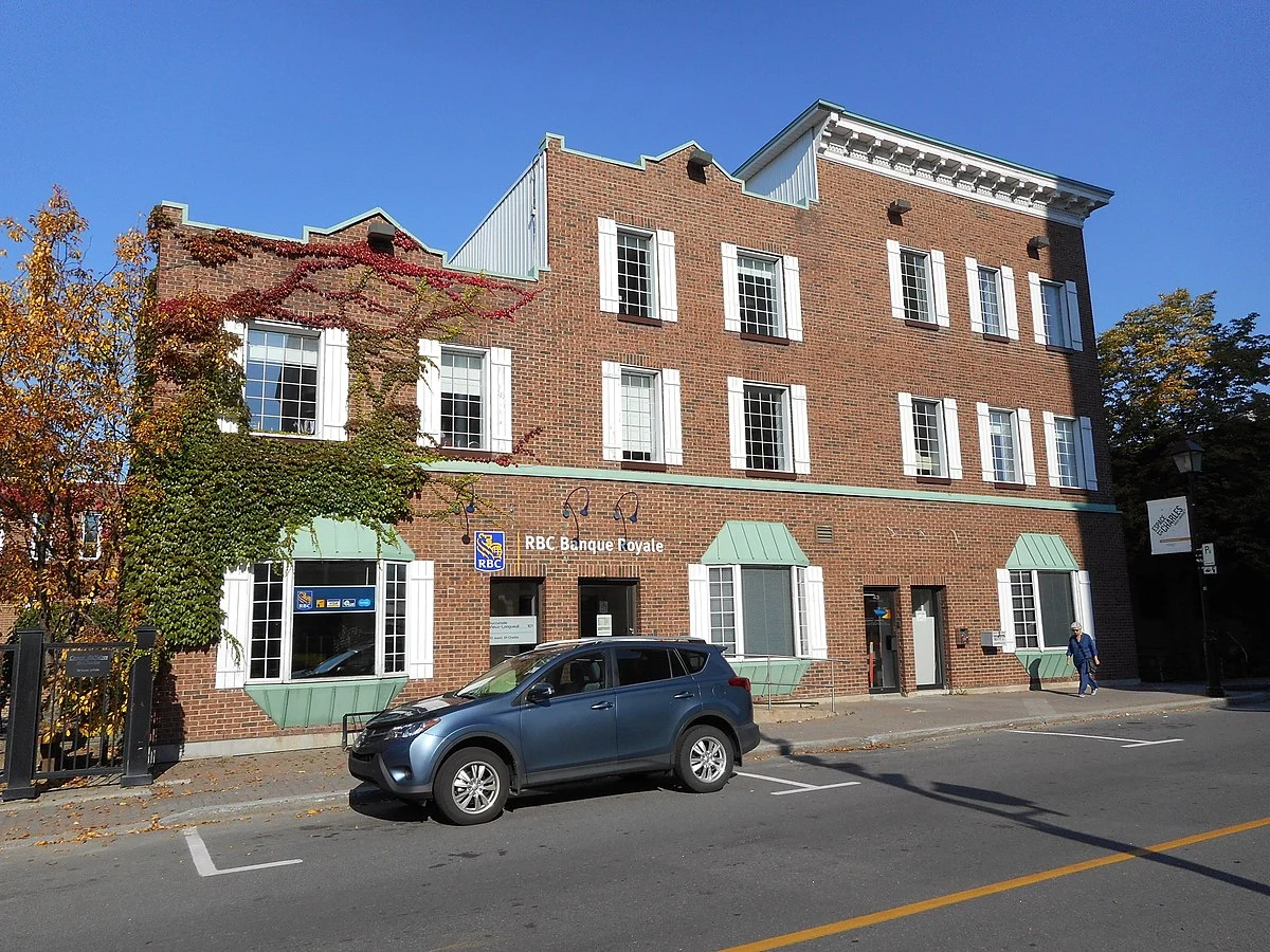 Historisches Bankgebäude in der Rue Saint-Charles in Longueuil
