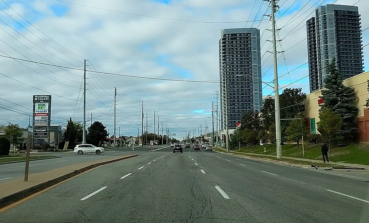 Die Weston Road in Vaughan