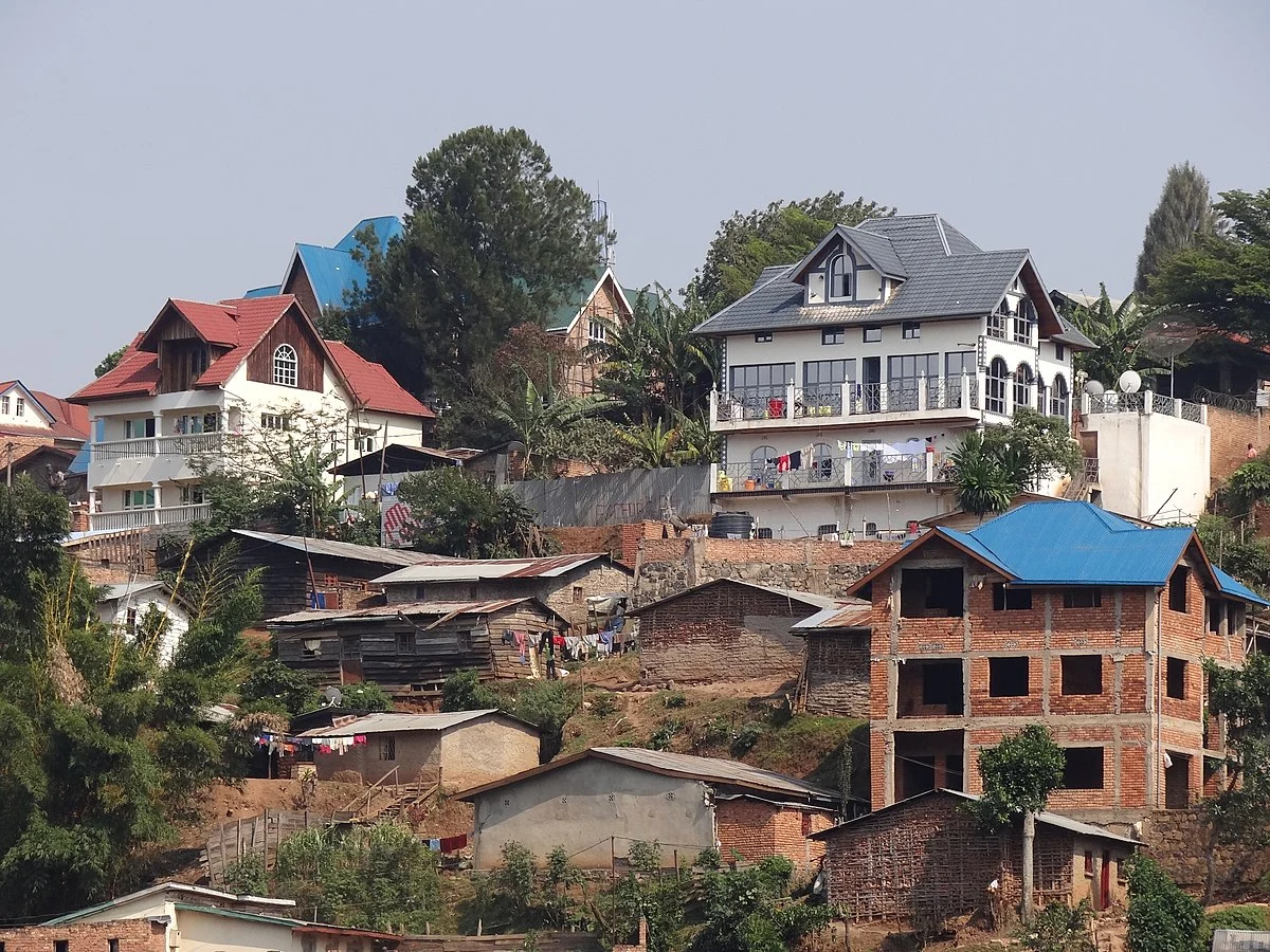 Villen bei Bukavu, gesehen von der ruandischen Seite