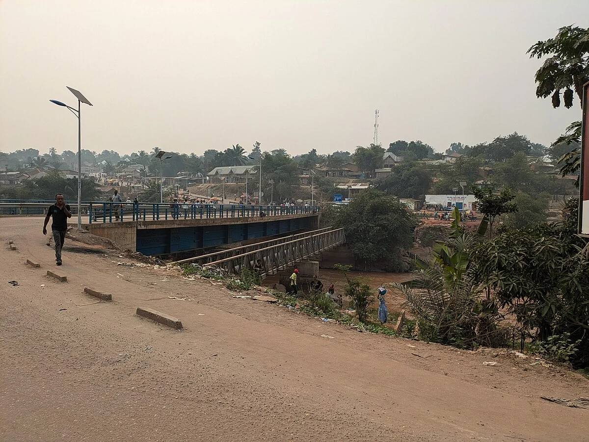 Brücke über den Fluss in Tshikapa