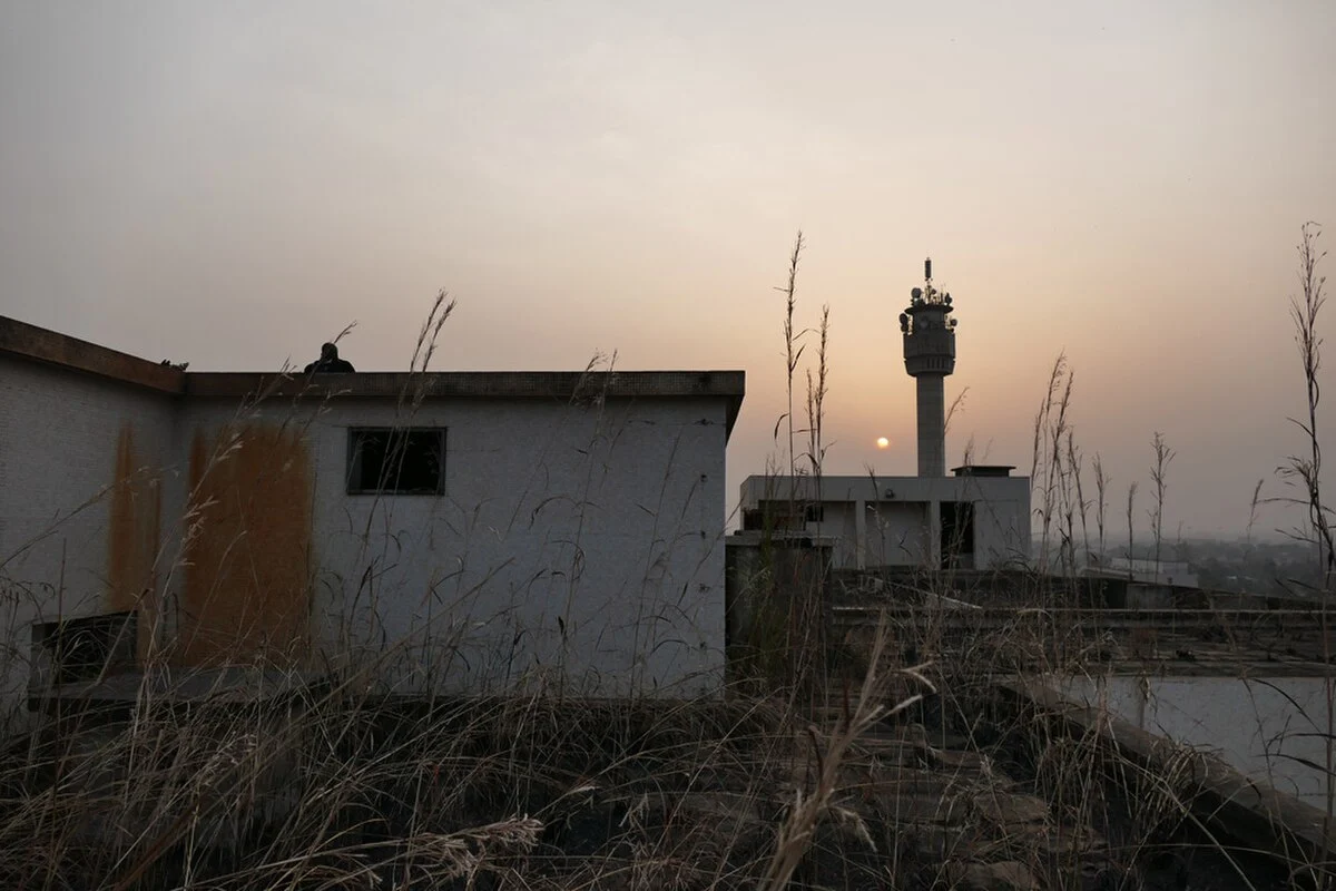 Sonnenuntergang über Bouaké mit dem Fernsehturm