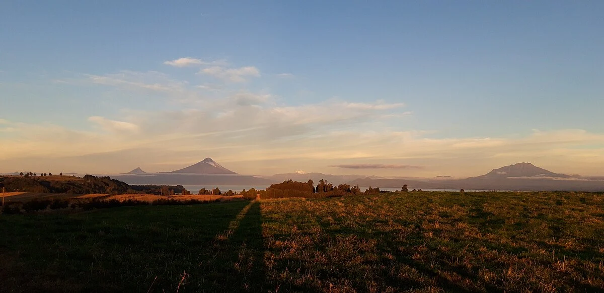 Die Vulkane Osorno, Calbuco, Puntiagudo und Tronador bei Llanquihue