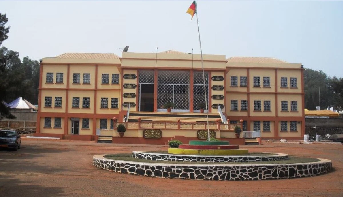 Das Rathaus von Bafoussam