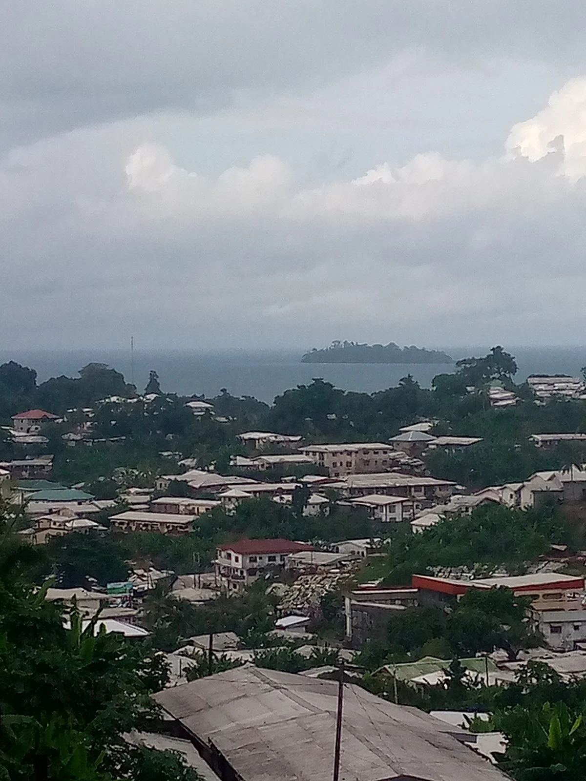 Blick über Limbe aufs Meer