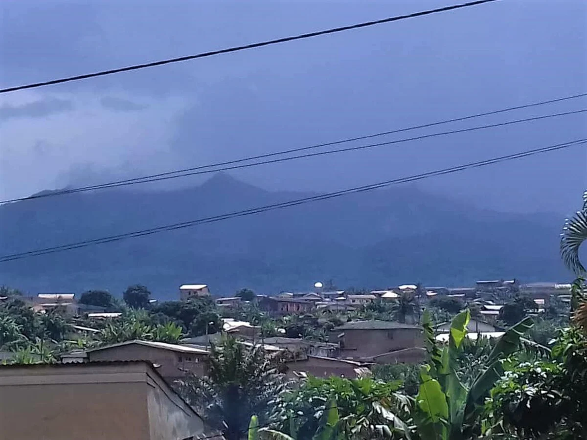Blick von Nkongsamba auf den Mount Manengouba