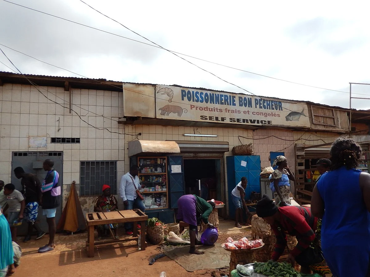 Der Markt von Ekounou in Yaoundé