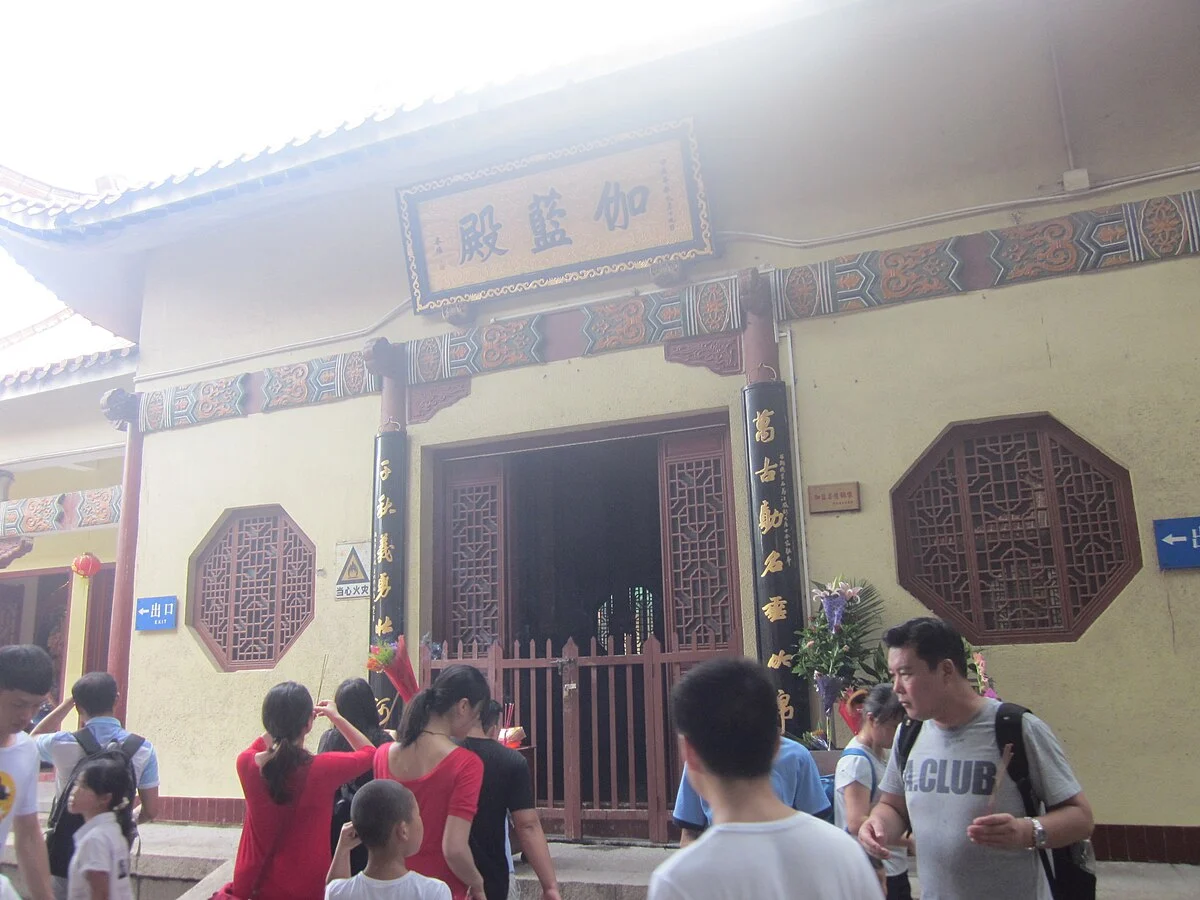 Halle des Hongfa-Tempels in Shenzhen