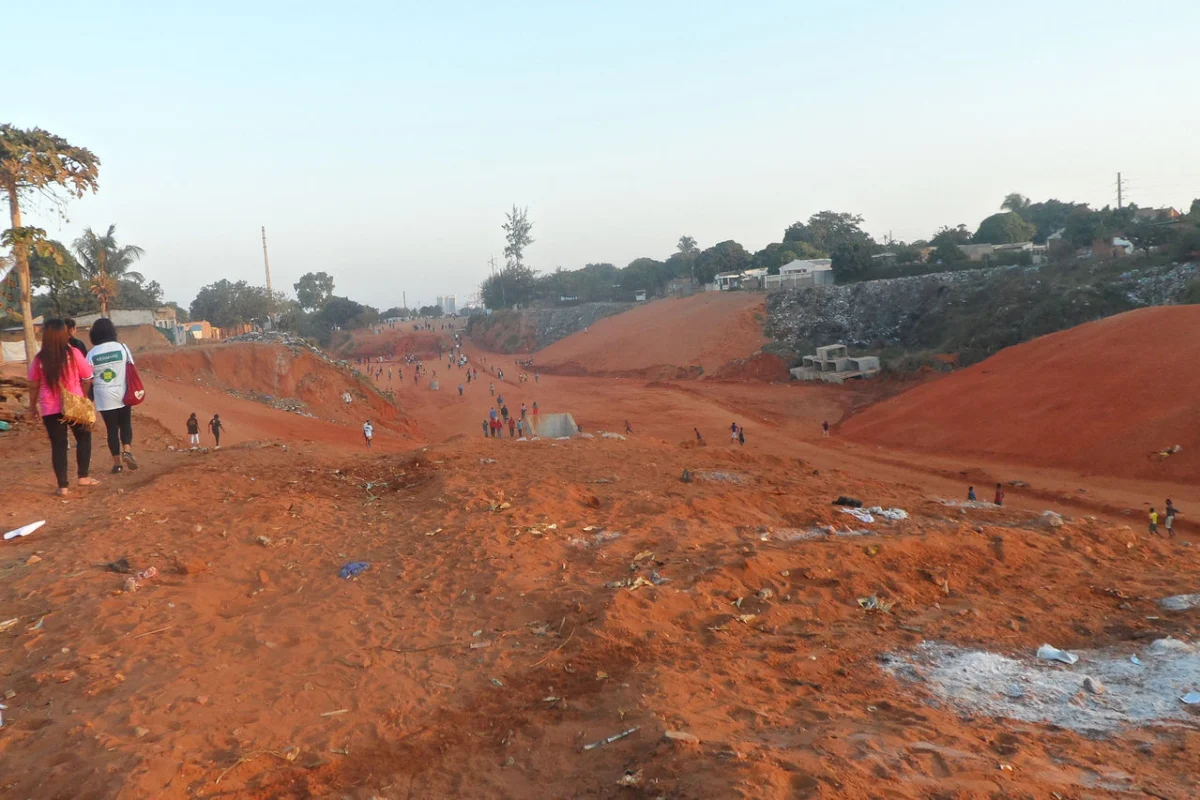 Avenida Julius Nyerere zwischen Sommerschield und Xiquelene, vor dem Wiederaufbau; Maputo, Mosambik