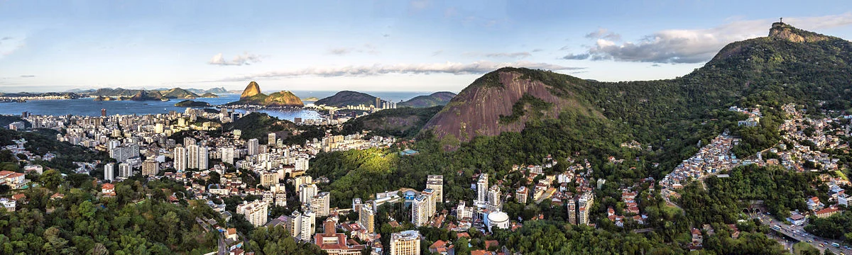 Santa Teresa in Rio de Janeiro mit Christusstatue und Zuckerhut