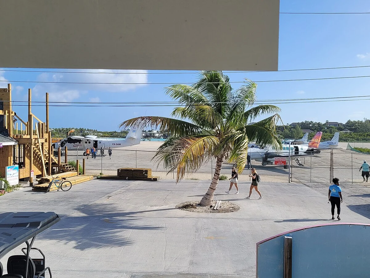 Blick vom Flughafen Staniel Cay