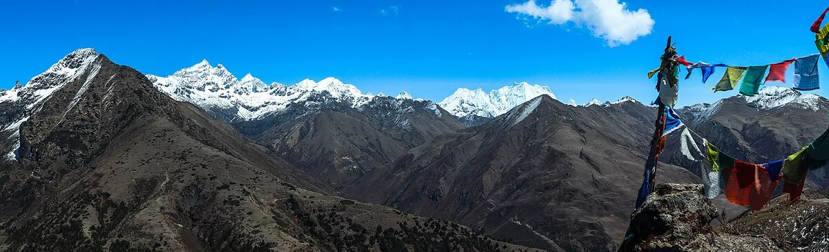 Der Gangchenta am Horizont von Bhutan