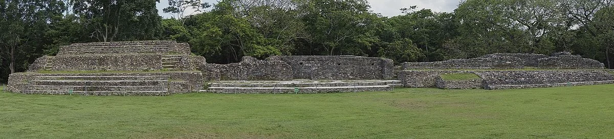 Plaza B der Maya-Stätte Altun Ha